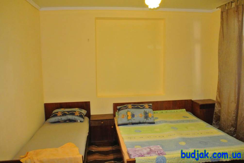 3-х, 4-х местные номера эконом в гостевом доме отдыха «У друзей» на курорте Рассейка . 2019 год. Фото № 9804